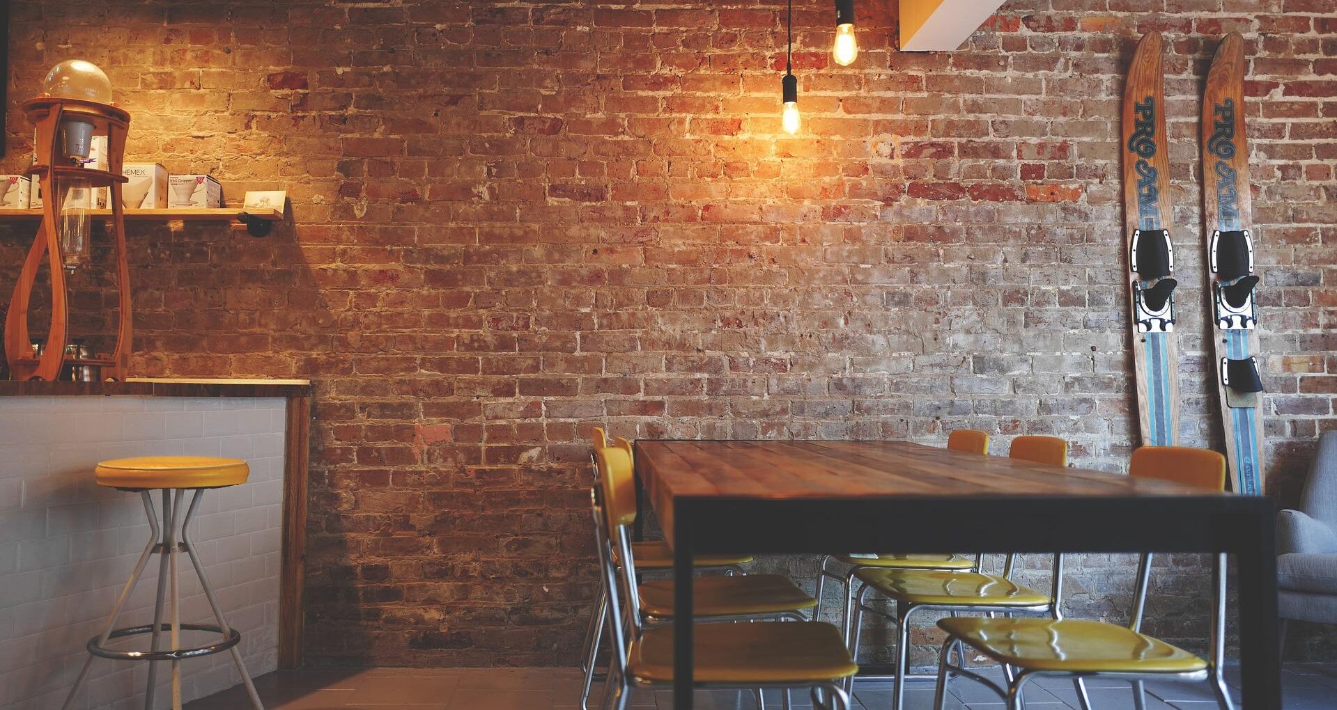 cropped-brick-wall-1834784_1920.jpg